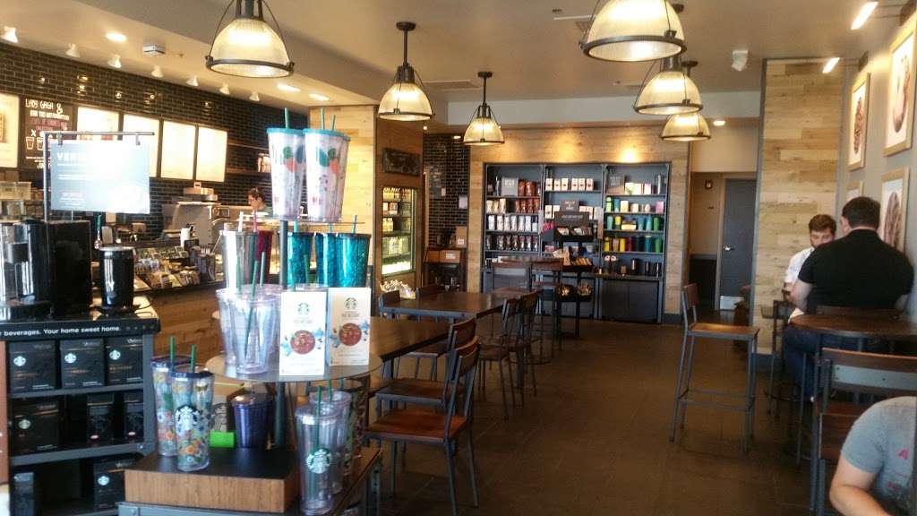 Starbucks | 165 East Army Trail Road, Glendale Heights, IL 60139, USA | Phone: (630) 307-0489