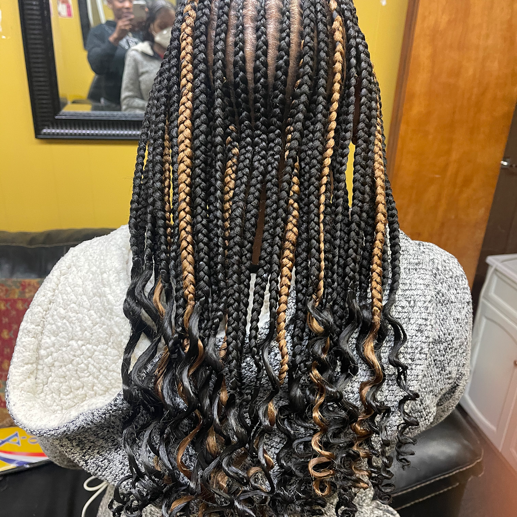 Zizimi Professional African Hair Braiding Salon | 5626 N 91st St, Milwaukee, WI 53225, USA | Phone: (414) 553-1638