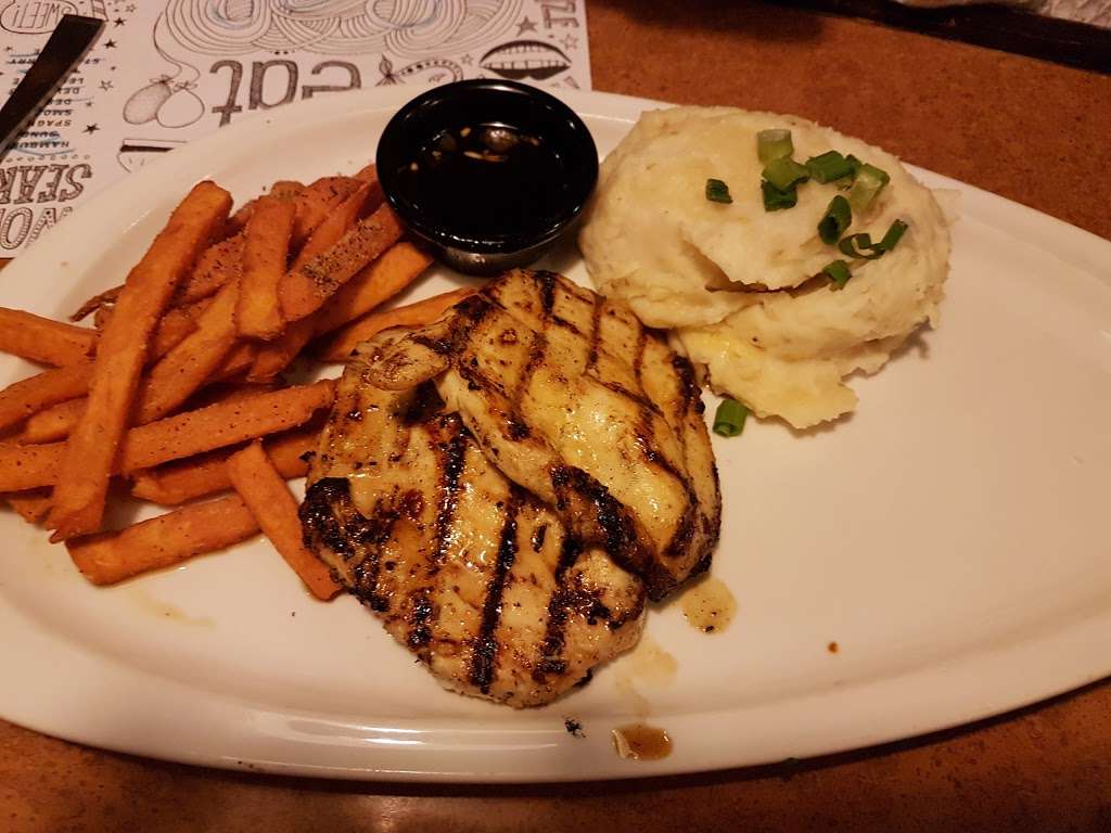 TGI Fridays | 1385 S Washington St, North Attleborough, MA 02760, USA | Phone: (508) 643-7488