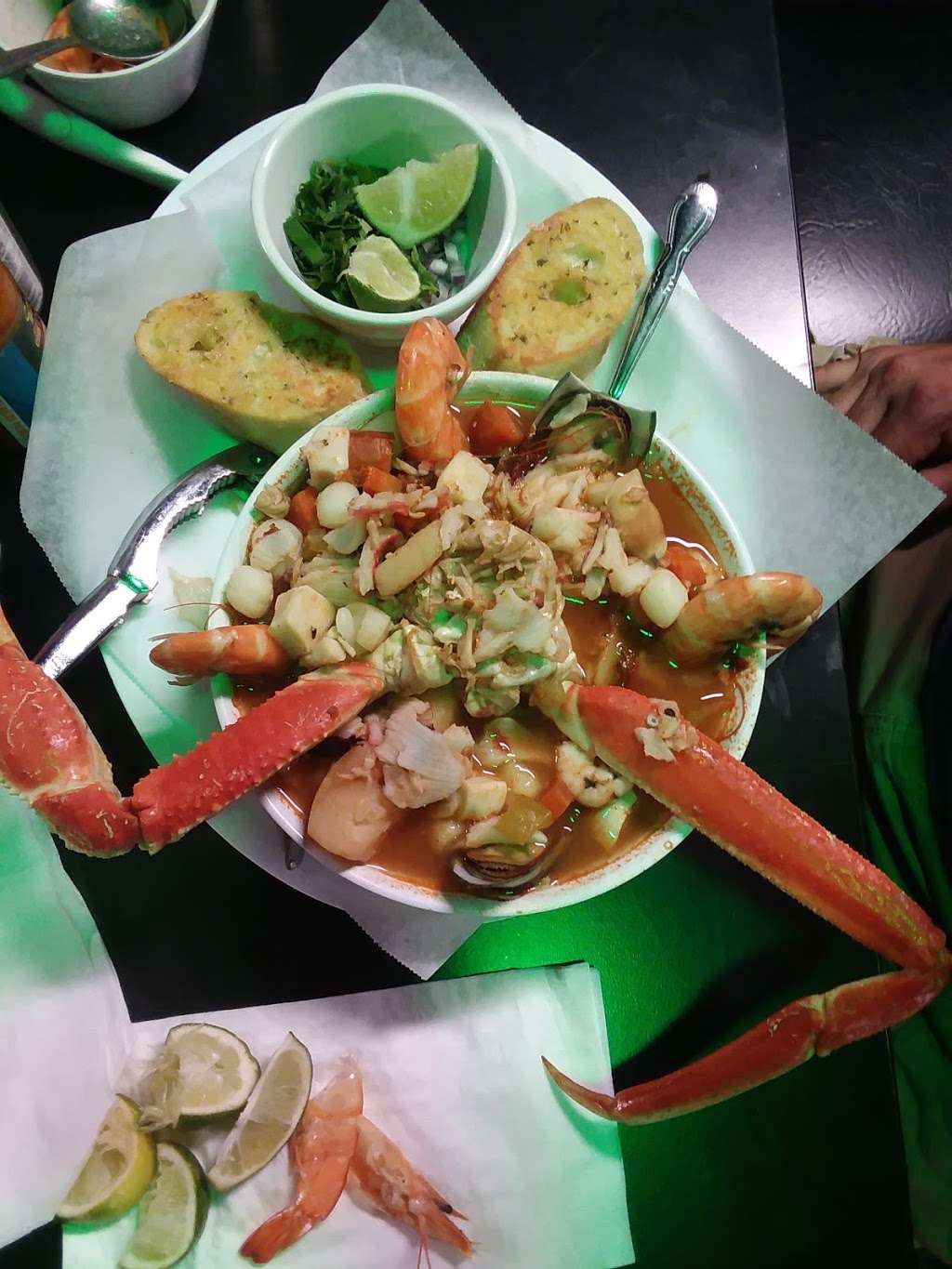 Coco Bongo Mariscos & Bar | 5341 W 10th St, Indianapolis, IN 46224, USA | Phone: (317) 405-8097