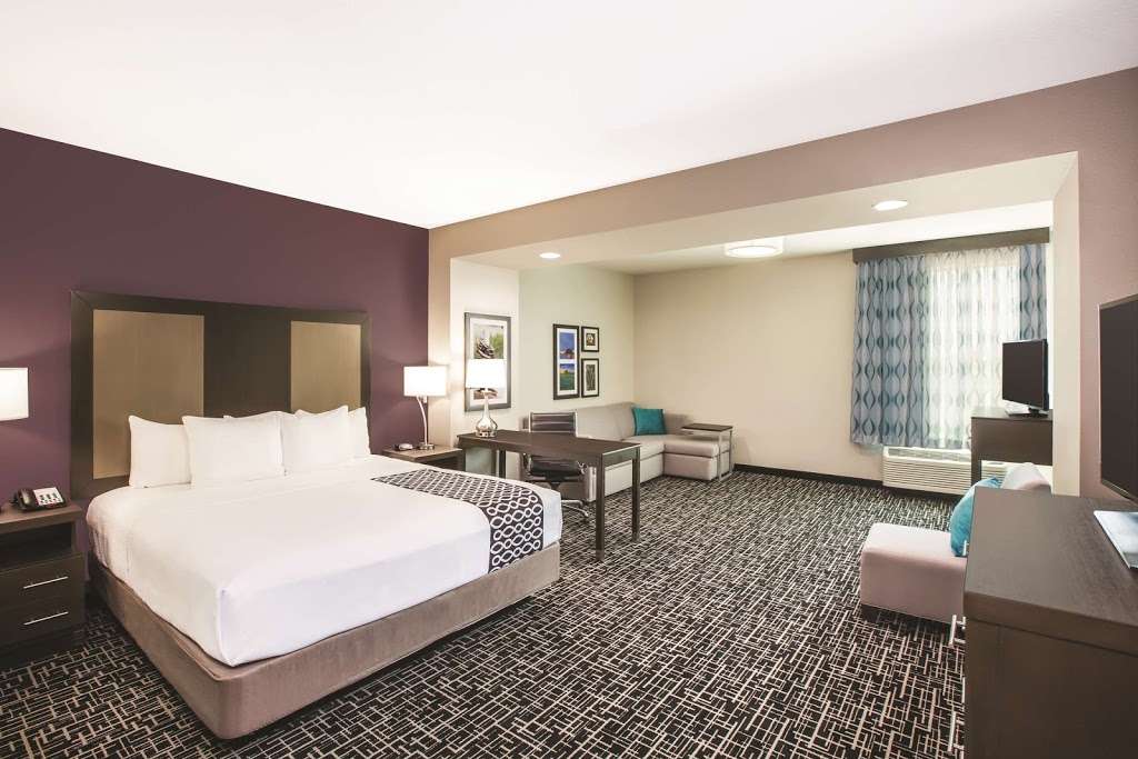 La Quinta Inn & Suites Houston Cypress | 27130 US-290, Cypress, TX 77429, USA | Phone: (281) 304-2711