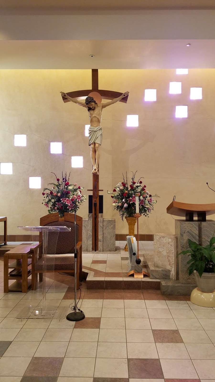 St Philomena Church | 21900 S Main St, Carson, CA 90745, USA | Phone: (310) 835-7161