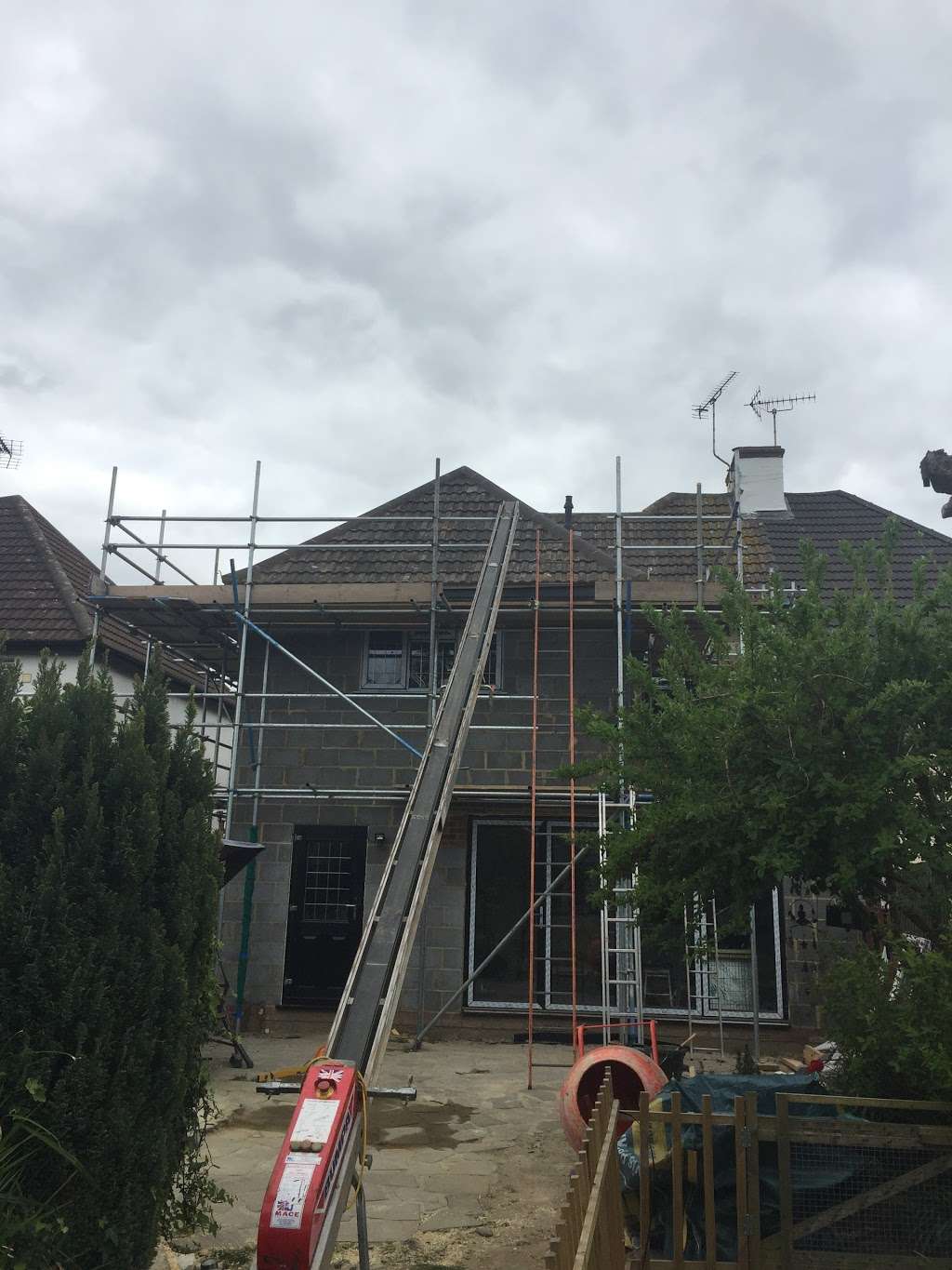 Tudor roofing specialists LTD | Blue House Farm, Horndon on the Hill, West Horndon CM13 3LX, UK | Phone: 07891 677713