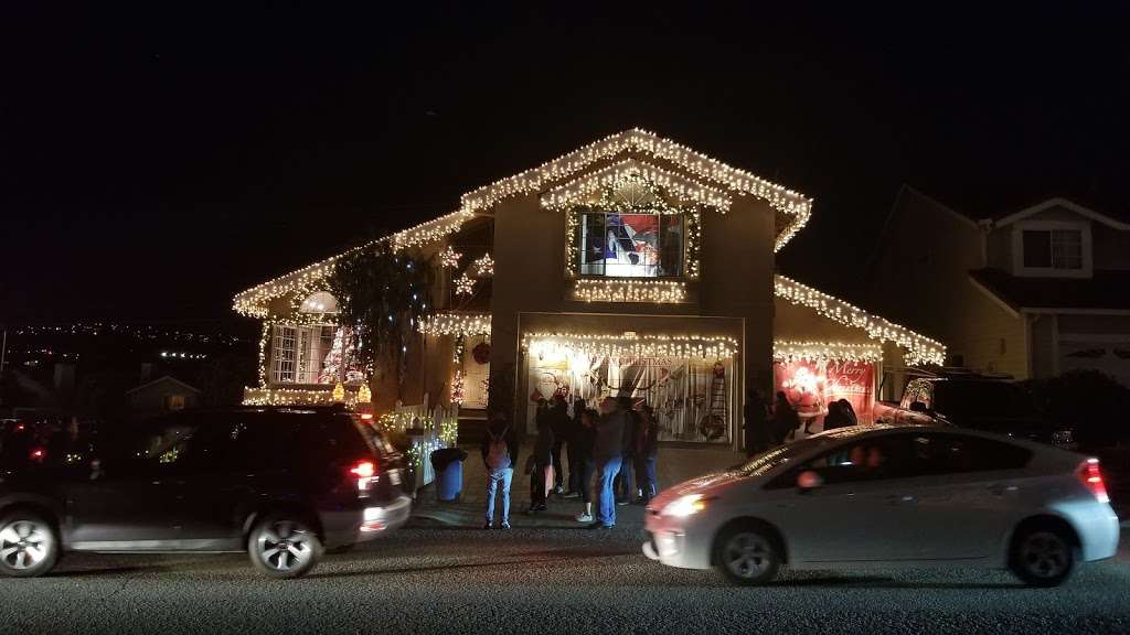 Chestnut/Treeside Christmas Lights | Chestnut Avenue &, Treeside Court, South San Francisco, CA 94080, USA