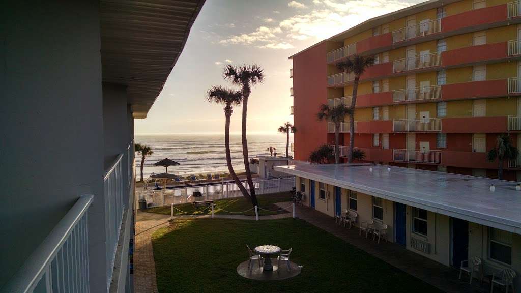 Ocean Court Motel | 2315 S Atlantic Ave, Daytona Beach, FL 32118, USA | Phone: (386) 253-8185