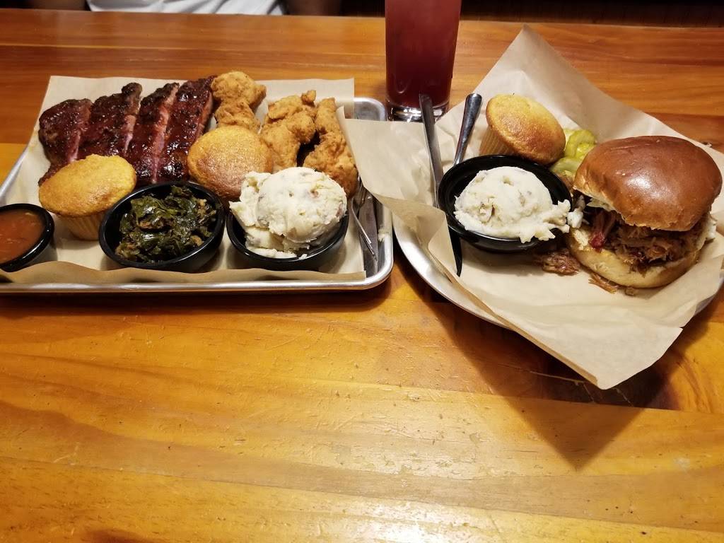 Famous Daves Bar-B-Que | 8330 Razorback Rd, Colorado Springs, CO 80920, USA | Phone: (719) 265-6227