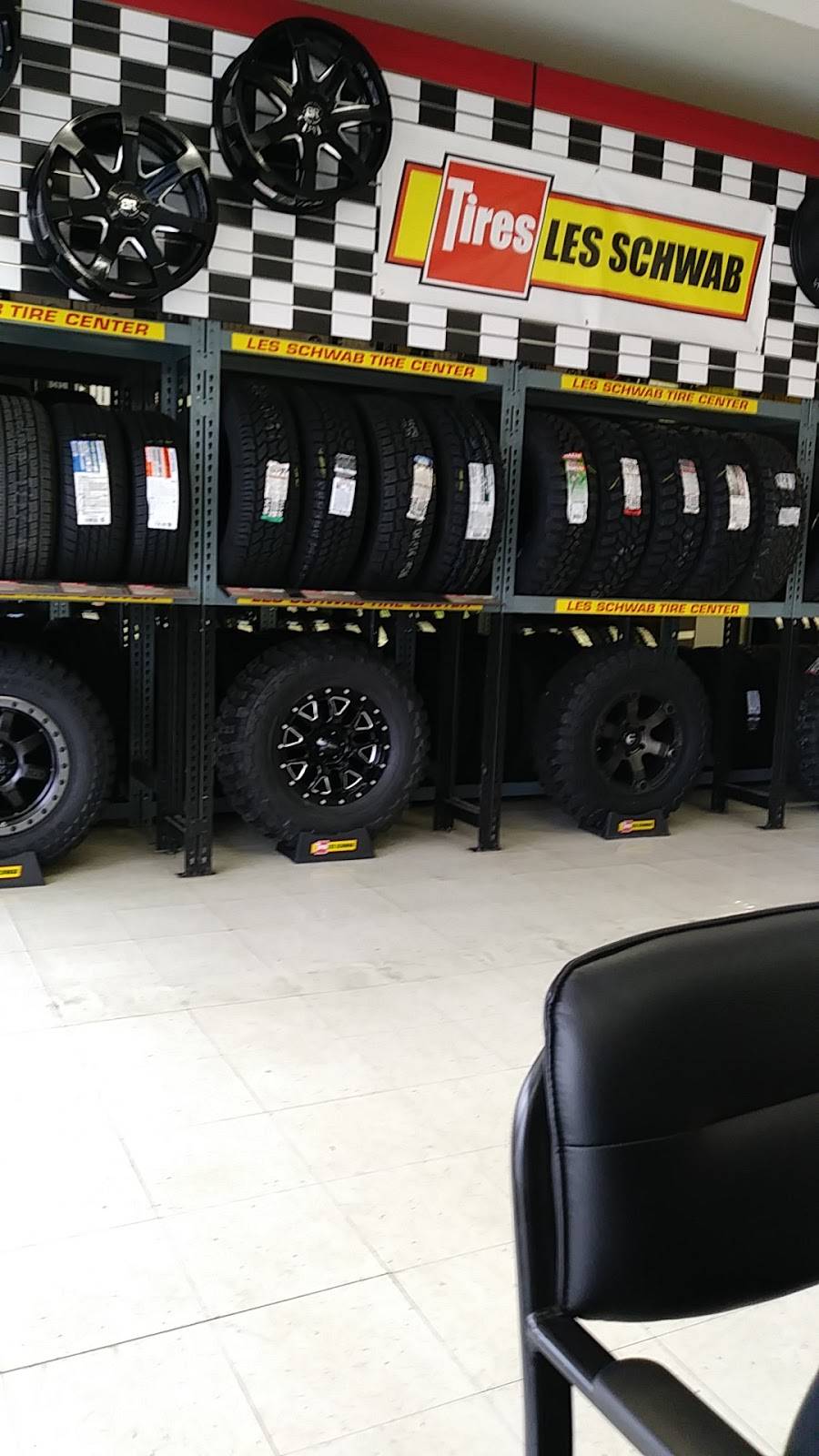 Les Schwab Tire Center | 6017 W Fairview Ave, Boise, ID 83704, USA | Phone: (208) 376-5124