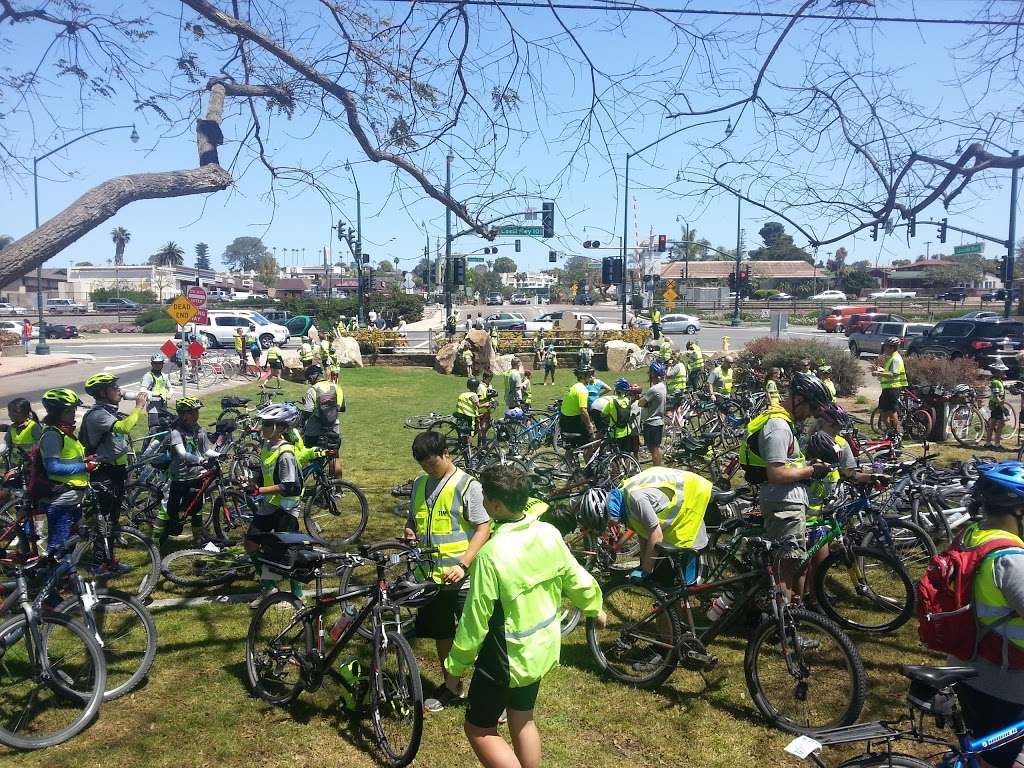 Leucadia Roadside Park | 860 N Coast Hwy 101, Encinitas, CA 92024, USA | Phone: (760) 633-2740