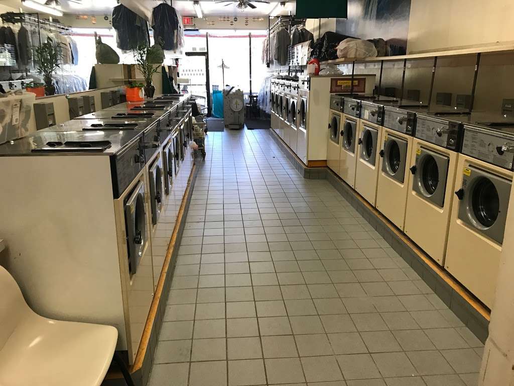 24508 Laundromat & Service (Evergreen Laundromat) | 245 Horace Harding Expy #08, Little Neck, NY 11362, USA | Phone: (347) 836-8749