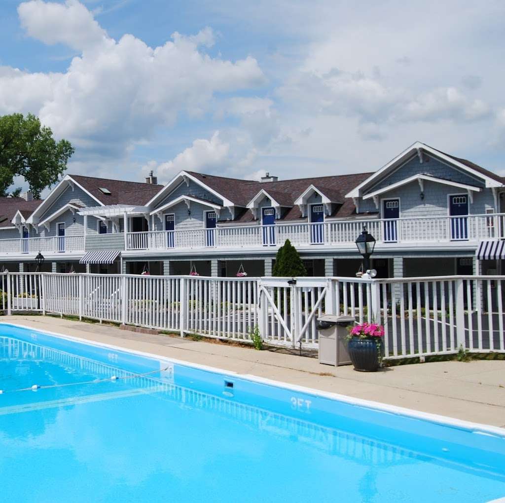 The French Country Inn | W4190 West End Rd, Lake Geneva, WI 53147 | Phone: (262) 374-5999