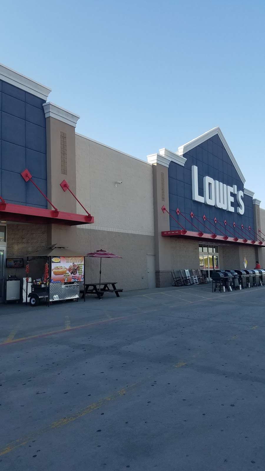 Lowes Home Improvement | 1710 Chalk Hill Rd, Dallas, TX 75212, USA | Phone: (214) 257-1406