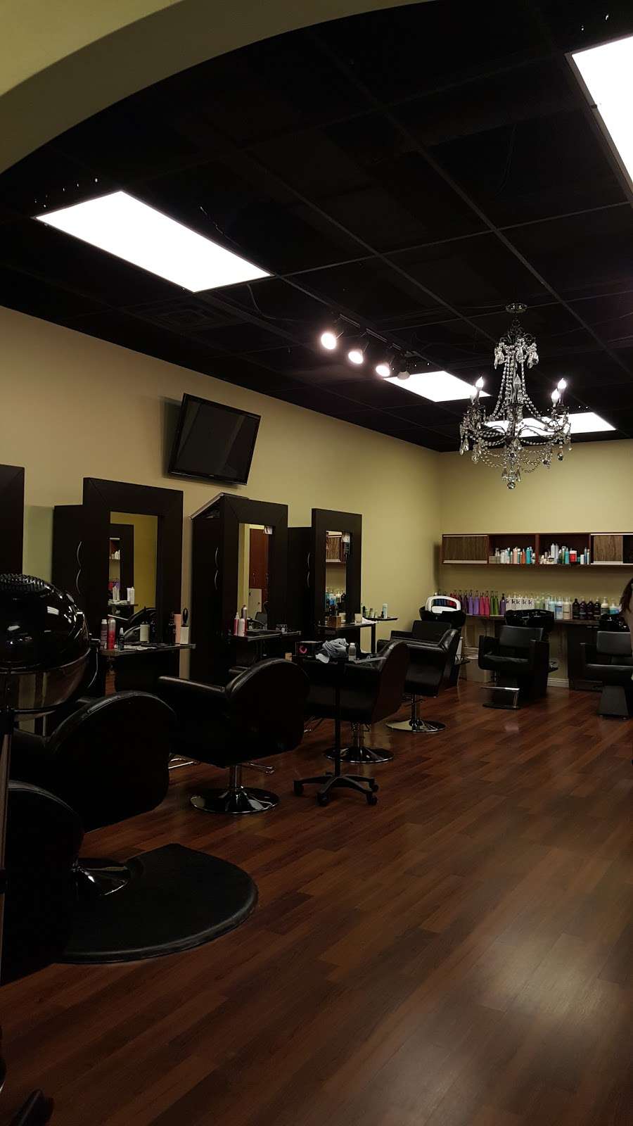 Moda Forte Boutique & Salon | 17050 N Thompson Peak Pkwy b-115, Scottsdale, AZ 85255, USA | Phone: (480) 419-6632