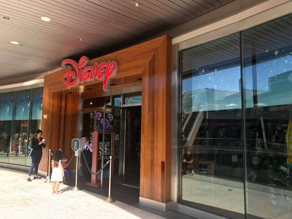 Disney Store | 395 Santa Monica Place, Santa Monica, CA 90401, USA | Phone: (310) 395-4365