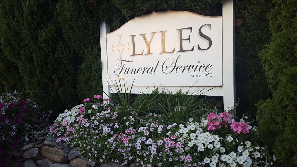 Lyles Funeral Services | 630 S 20th St, Purcellville, VA 20132, USA | Phone: (800) 388-1913