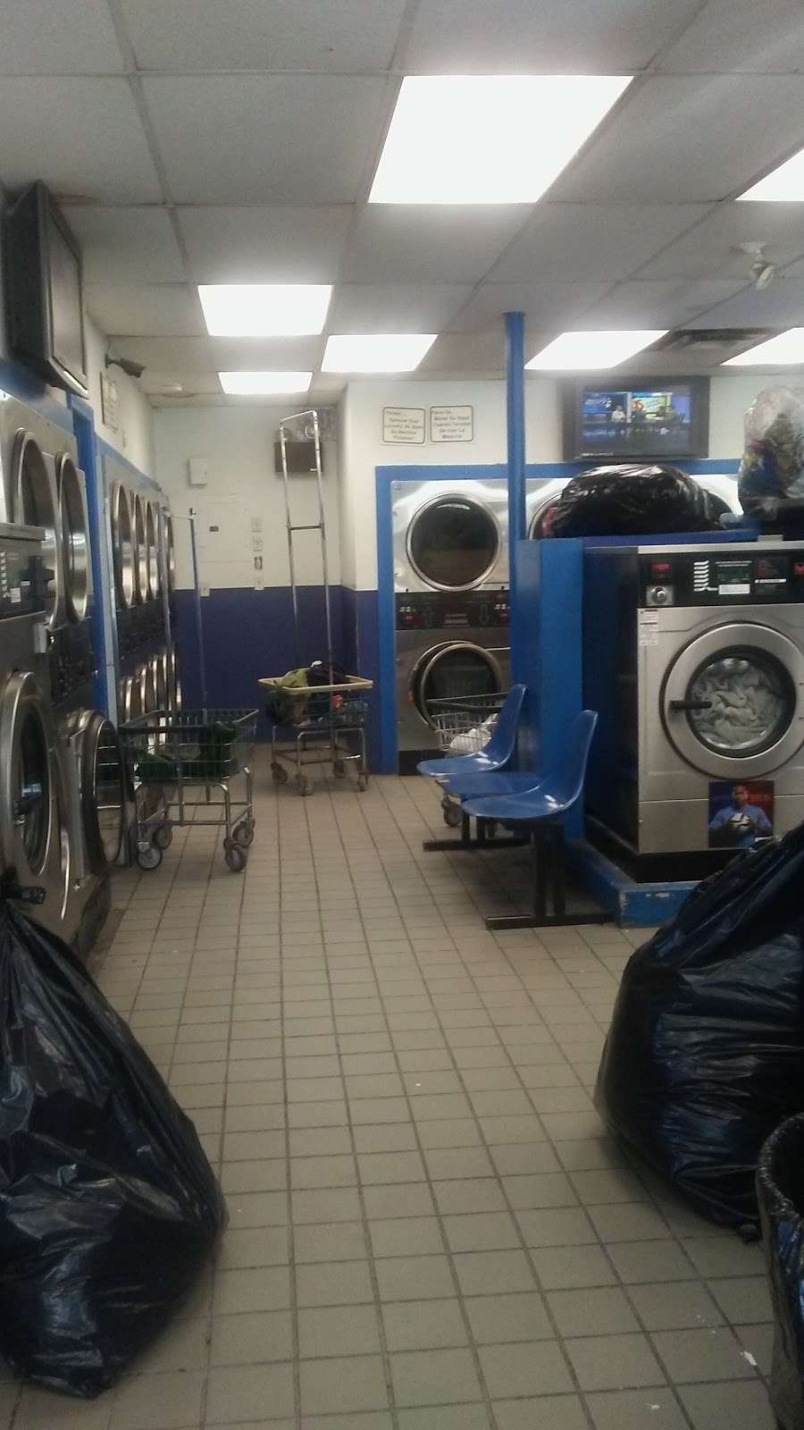 Laundry Queen | 1060 River St, Hyde Park, MA 02136, USA | Phone: (617) 361-1588