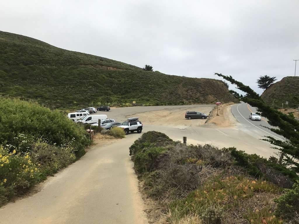 Gray Whale Cove Trail Parking Lot | Pacific Coast Hwy, Pacifica, CA 94044, USA