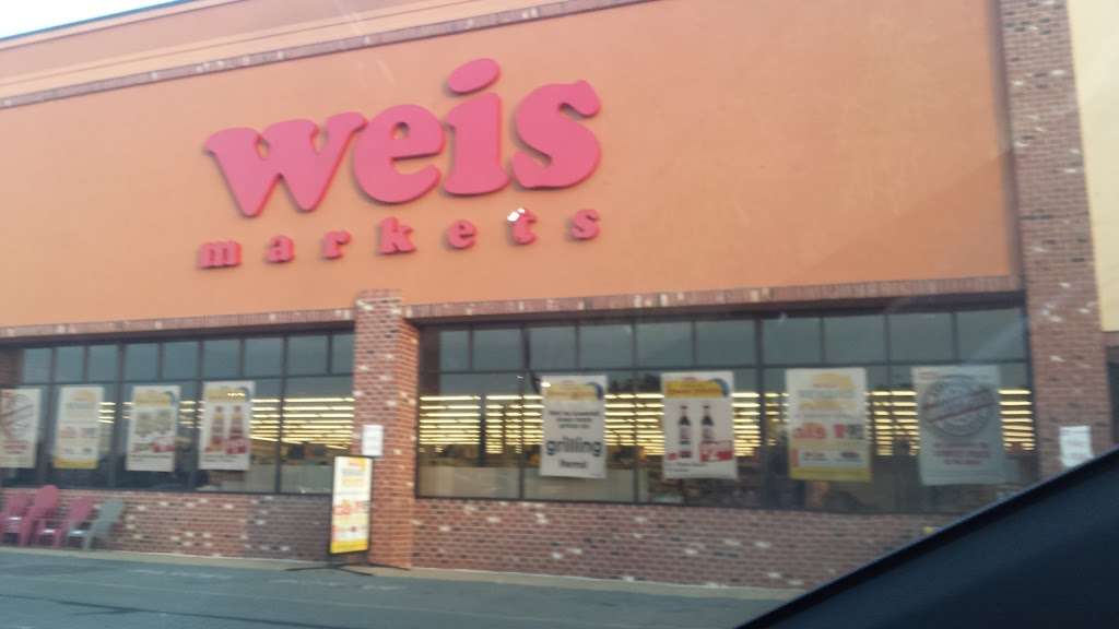 Weis Markets | 20995 Point Lookout Rd, Callaway, MD 20620, USA | Phone: (301) 994-2127