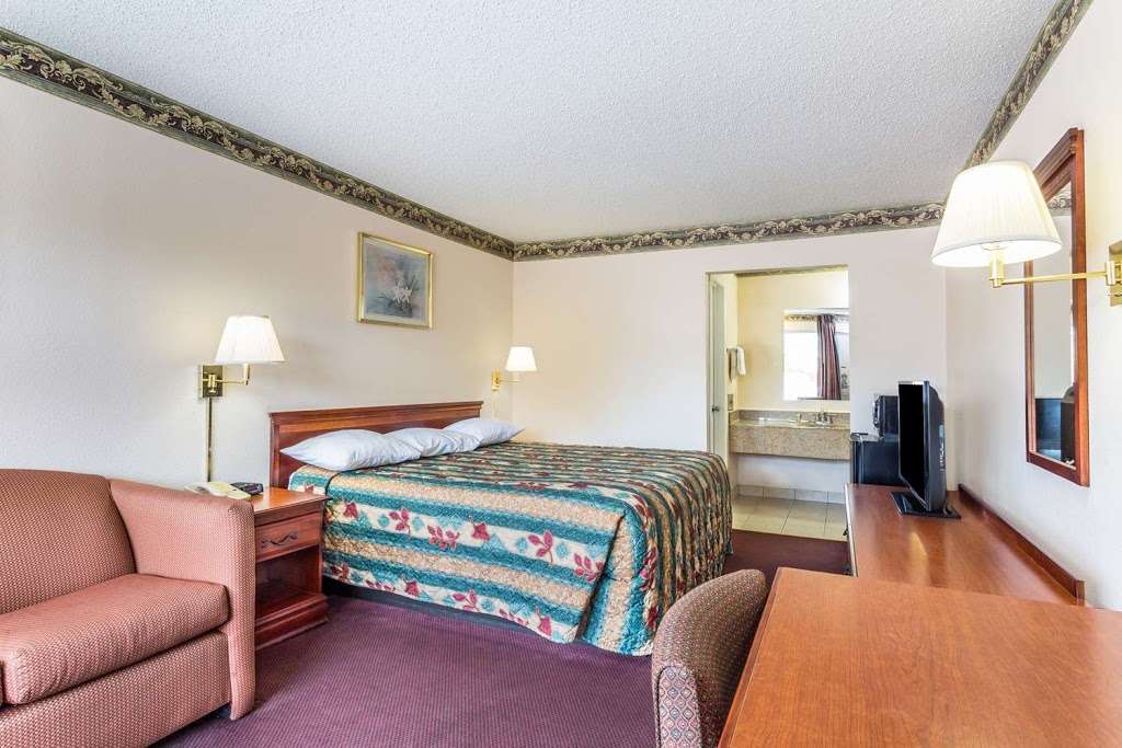 Days Inn by Wyndham Ashland | 806 England St, Ashland, VA 23005, USA | Phone: (804) 742-2946