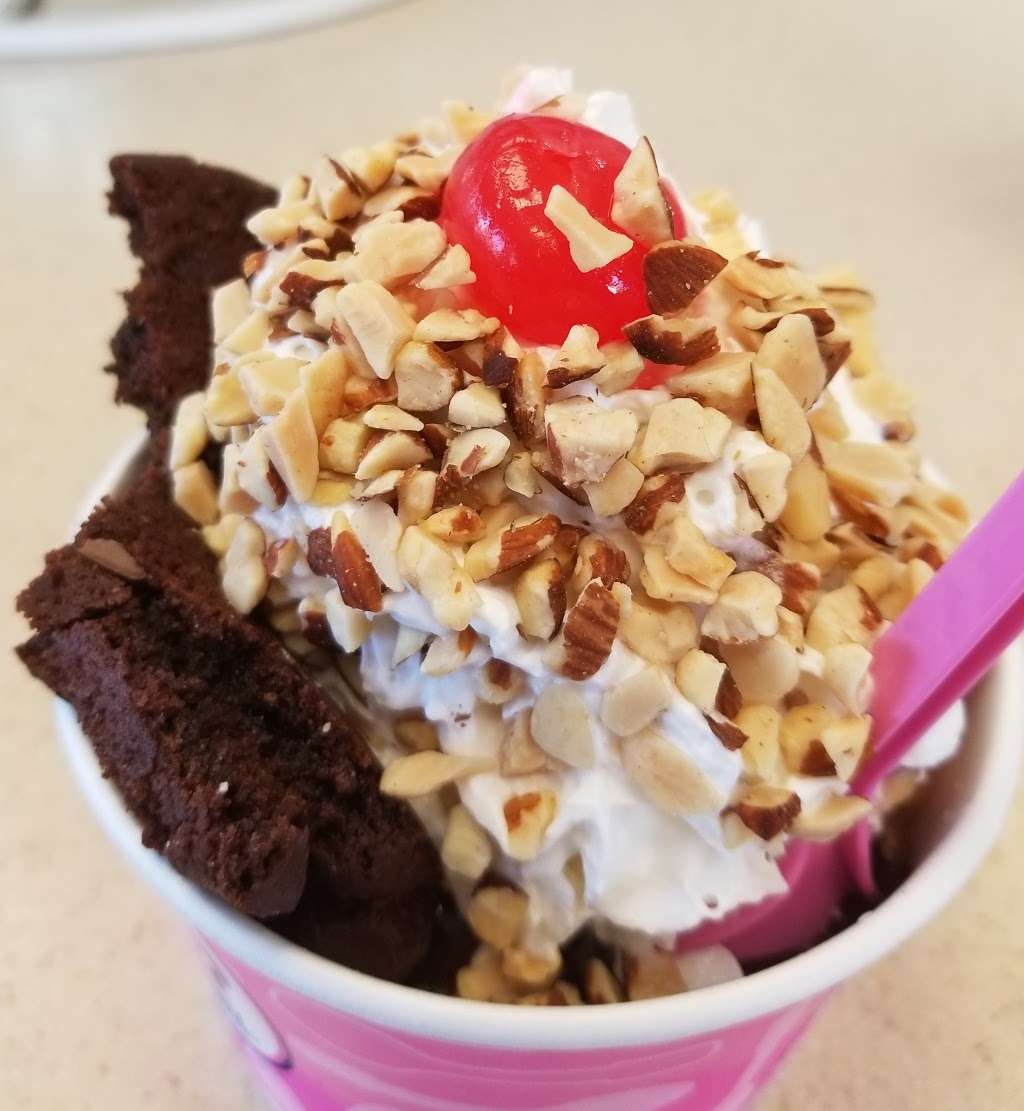 Baskin-Robbins | 12625 Frederick St, Ste W3, Moreno Valley, CA 92553, USA | Phone: (951) 653-3310