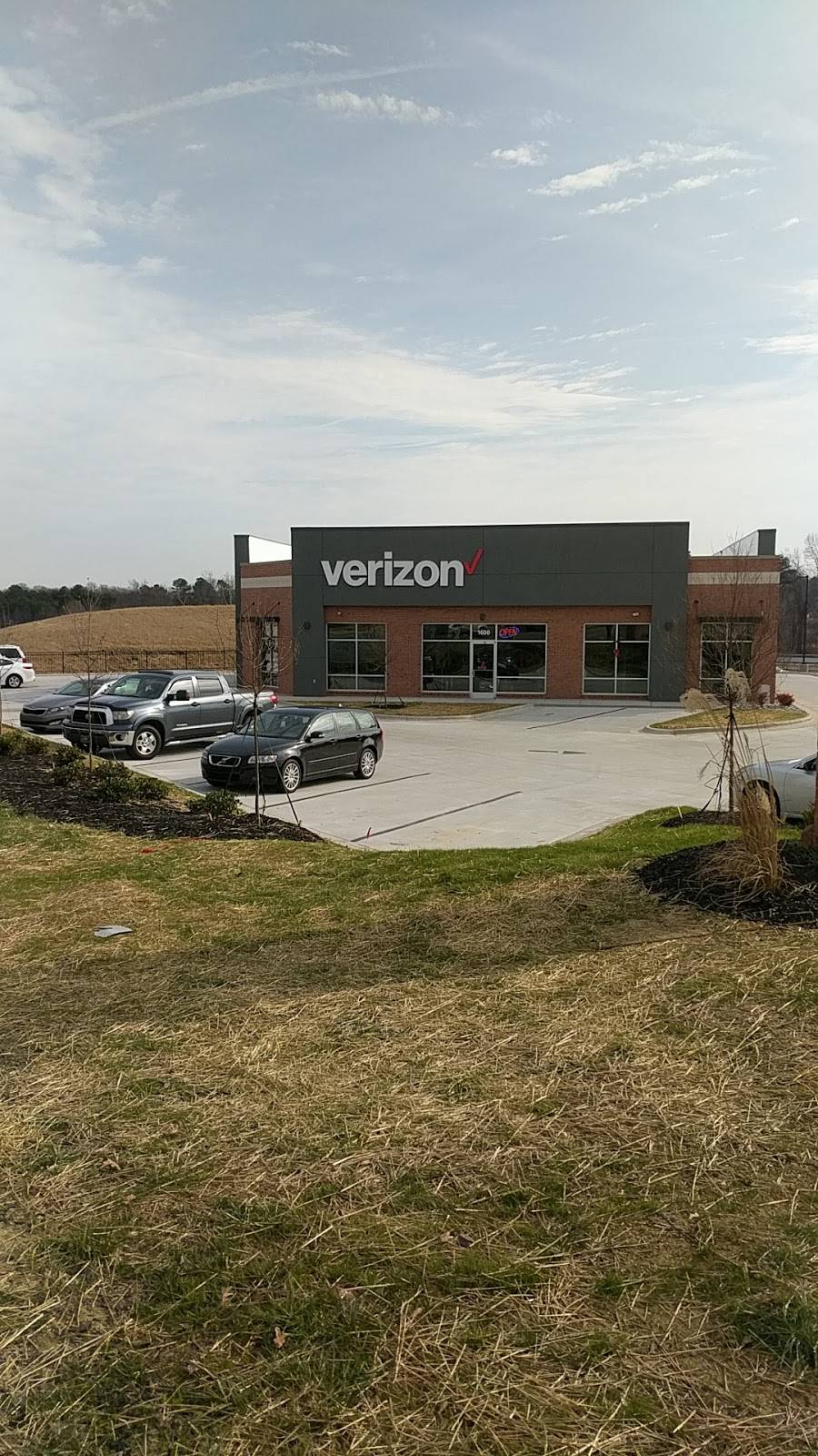 Verizon Authorized Retailer — Cellular Sales | 1600 New Garden Rd Ste A, Greensboro, NC 27410, USA | Phone: (336) 663-7421