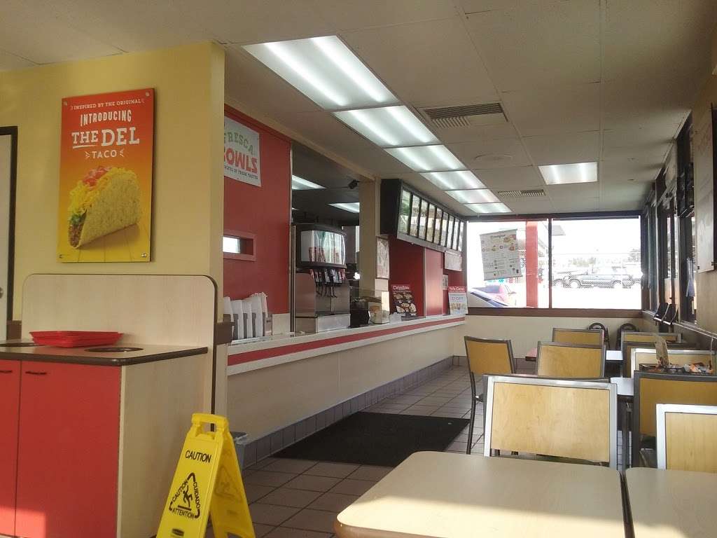 Del Taco | 33940 W County Line Rd, Calimesa, CA 92320, USA | Phone: (909) 795-3110