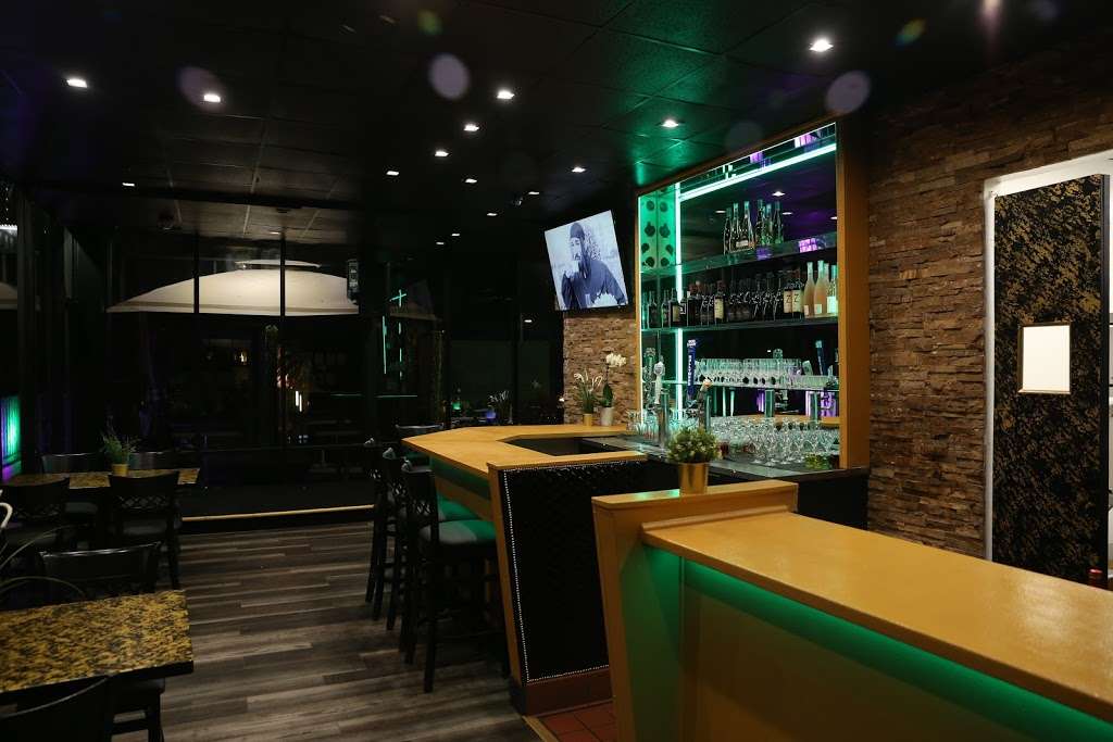 zizzi lounge | 6099 Sunset Blvd, Los Angeles, CA 90028, USA | Phone: (818) 539-4994