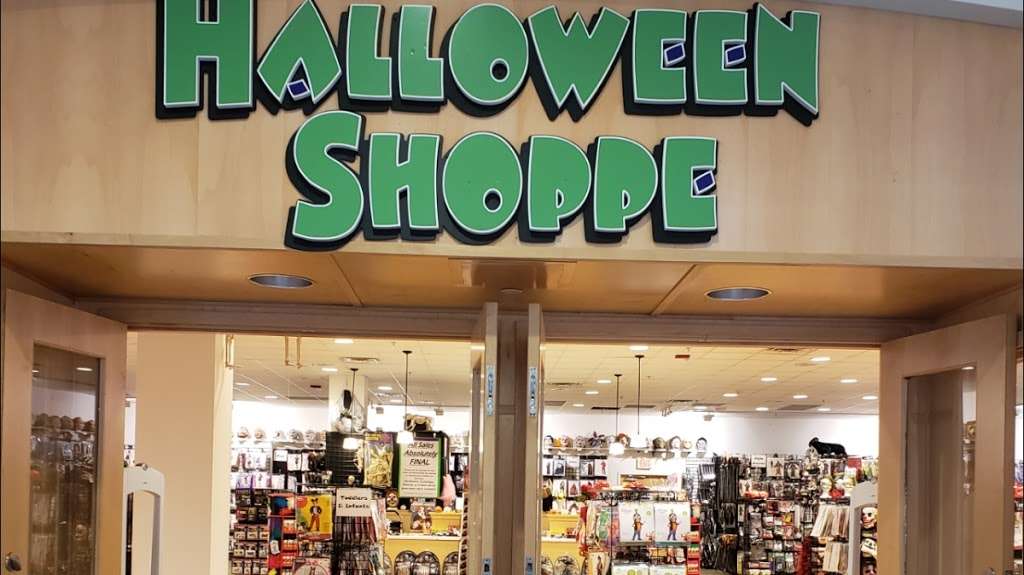 Halloween Shoppe | Solomon Pond Mall, 601 Donald Lynch Blvd, Marlborough, MA 01752, USA | Phone: (508) 481-1065