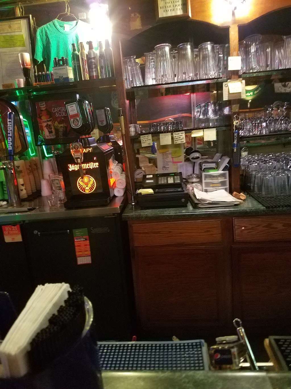 Fatheads Irish Pub | 327 Delaware St, Leavenworth, KS 66048, USA | Phone: (913) 651-1006