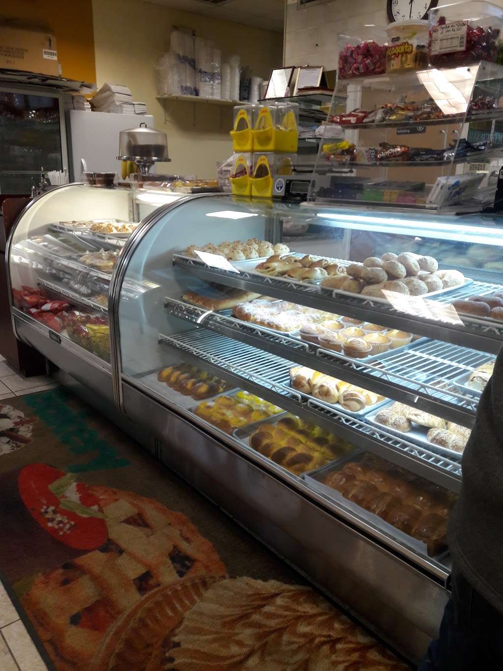 Pao De Mel Bakery | 1321 Liberty Ave, Hillside, NJ 07205 | Phone: (973) 926-2644