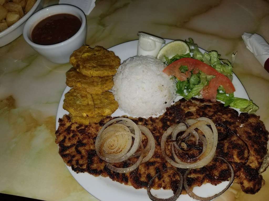 Hebers Cuban Cafe East Orlando | 587 S Chickasaw Trail, Orlando, FL 32825, USA | Phone: (407) 757-2901