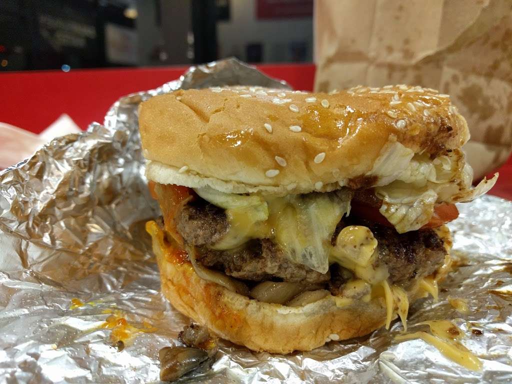 Five Guys | 2141 Willow Rd, Glenview, IL 60025, USA | Phone: (847) 486-1818