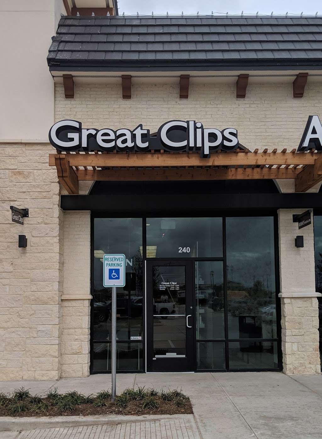 Great Clips | 18851 University Blvd Ste 240, Sugar Land, TX 77479 | Phone: (281) 778-0042