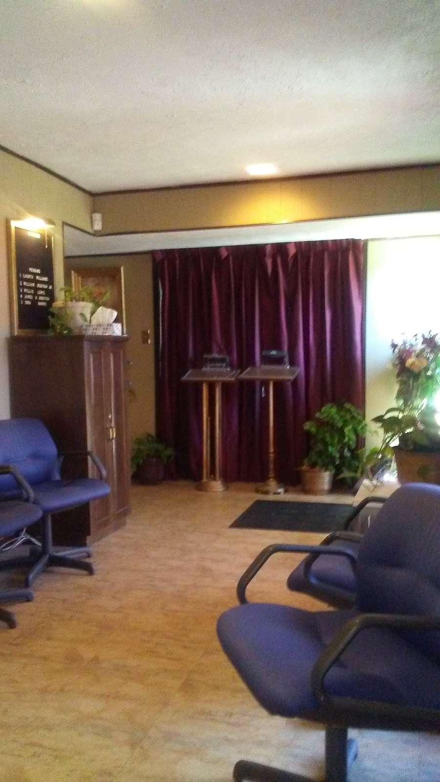 Collins & Johnson Funeral Home | 612 Avenue E, Conroe, TX 77301, USA | Phone: (936) 756-2311