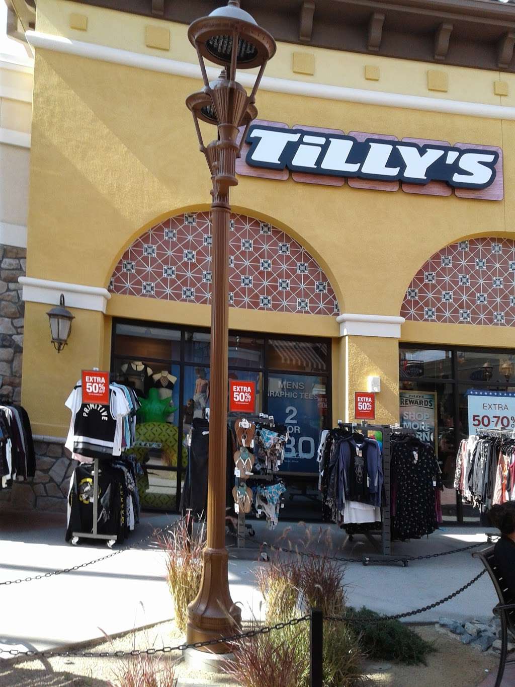 Tillys | 5701 Outlets at Tejon Pkwy, Arvin, CA 93203 | Phone: (661) 606-6002