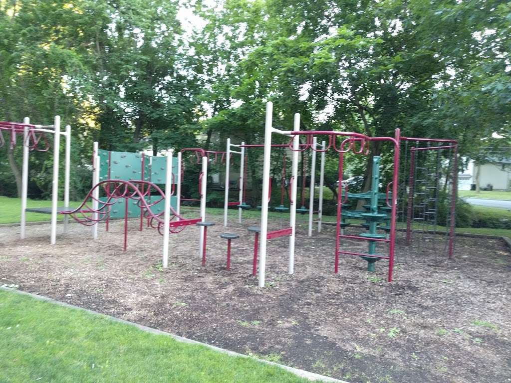 Besen Park | 120 Schimmel St, Paramus, NJ 07652, USA | Phone: (201) 265-2100