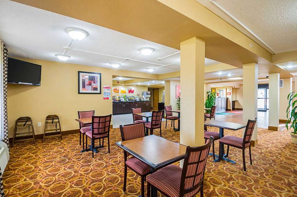 Quality Inn & Suites Hagerstown | 920 Dual Hwy, Hagerstown, MD 21740, USA | Phone: (301) 739-9050