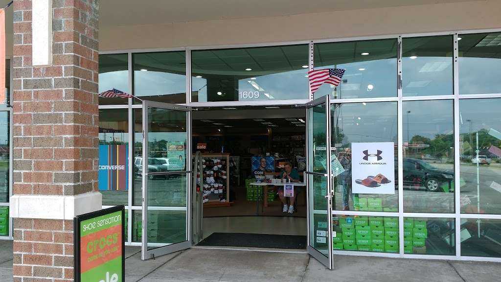 Shoe Sensation | Kroger Plaza, 1609 E Michigan Rd, Shelbyville, IN 46176, USA | Phone: (317) 421-1601