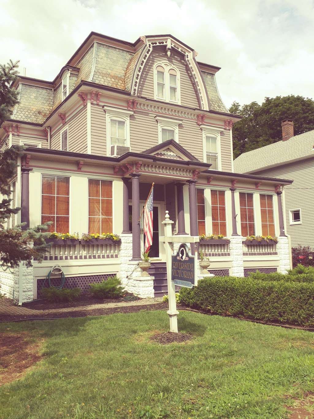 Riverside Victorian Bed & Breakfast | 66 Leigh St, Clinton, NJ 08809 | Phone: (908) 238-0400