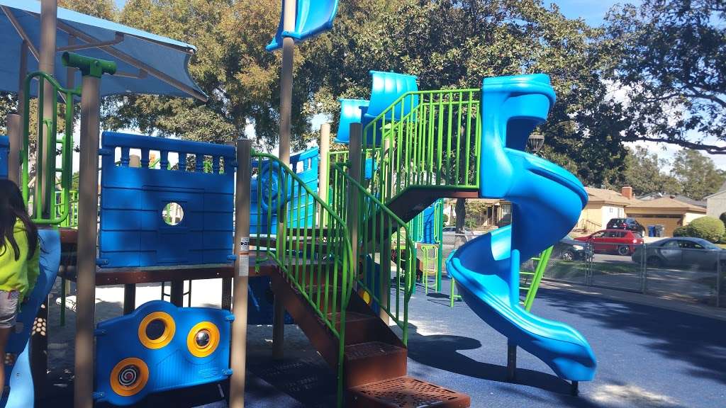 Bolivar Park | 3300 Del Amo Blvd, Lakewood, CA 90712, USA | Phone: (562) 421-3881