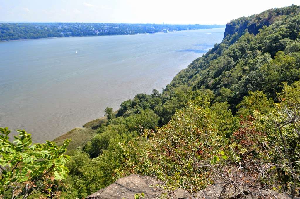 Giant Stairs Palisades | Shore Trail, Closter, NY 07624, USA | Phone: (201) 750-0465