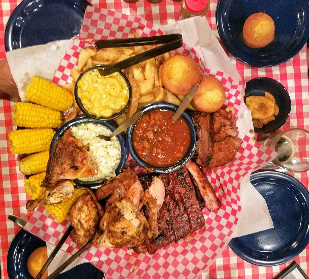 Famous Daves Bar-B-Que | 1443 US-22, Mountainside, NJ 07092, USA | Phone: (908) 232-5619