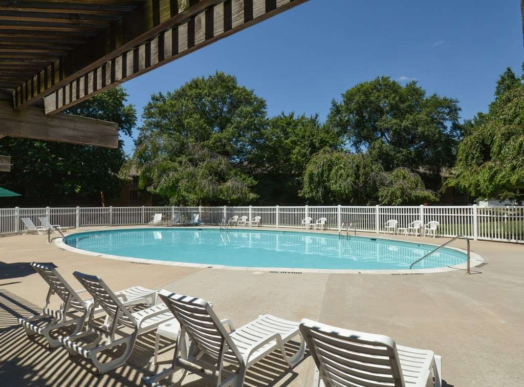 Lake Club Apartments | 400 N Dupont Hwy, Dover, DE 19901 | Phone: (302) 674-4800