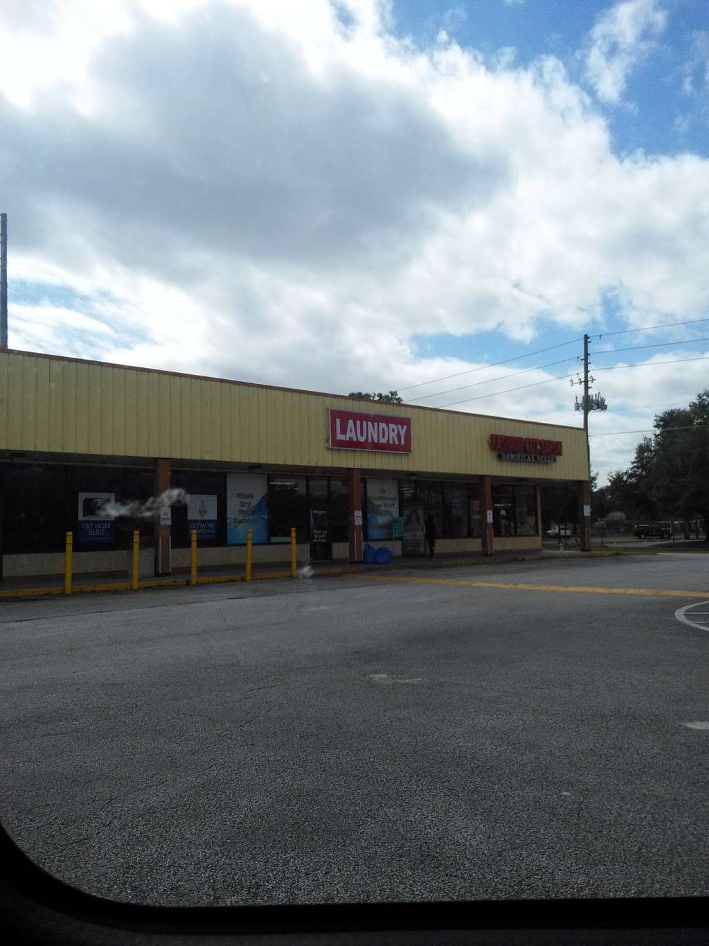 Laundromart Of East Orlando | 11624 E Colonial Dr, Orlando, FL 32817, USA | Phone: (407) 900-8846