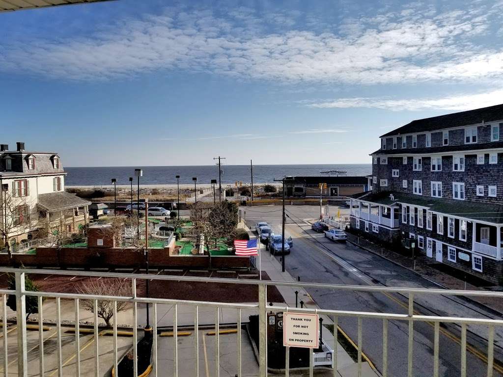 Camelot Motel | 103 Howard St, Cape May, NJ 08204 | Phone: (609) 884-1500