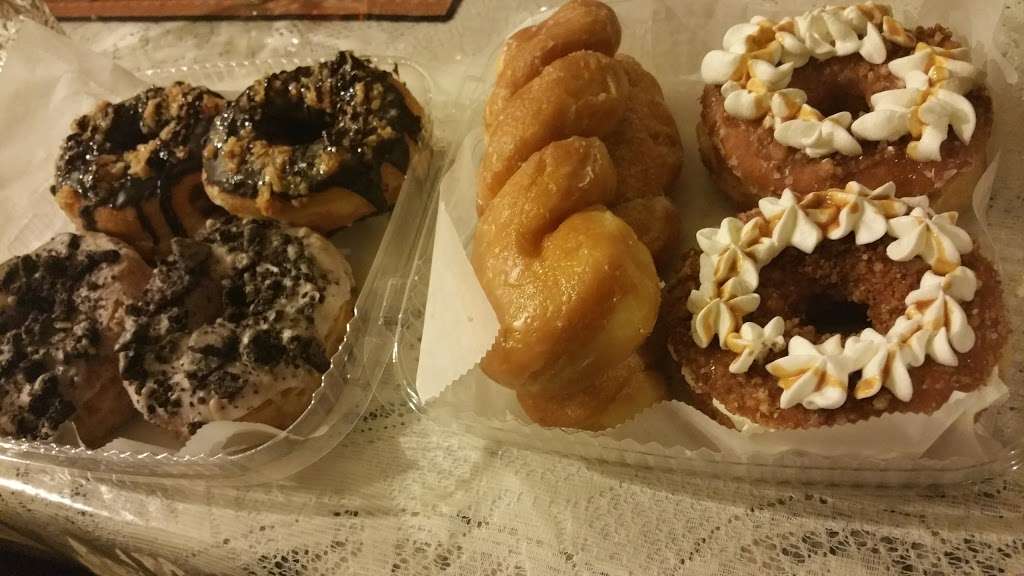 KYNDY’S DONUT CAFE | 2795 Cabot Dr, Corona, CA 92883, USA | Phone: (951) 638-5828