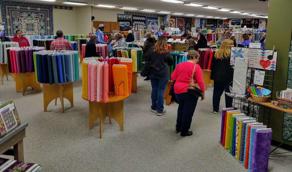 Hunters Quilt Mart | 573 NW US Hwy 50, Centerview, MO 64019, USA | Phone: (660) 656-3325