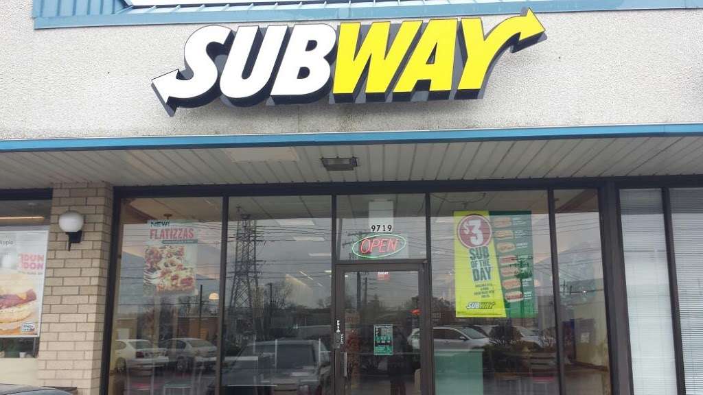 Subway Restaurants | 9719 N Milwaukee Ave, Glenview, IL 60025, USA | Phone: (847) 983-0794