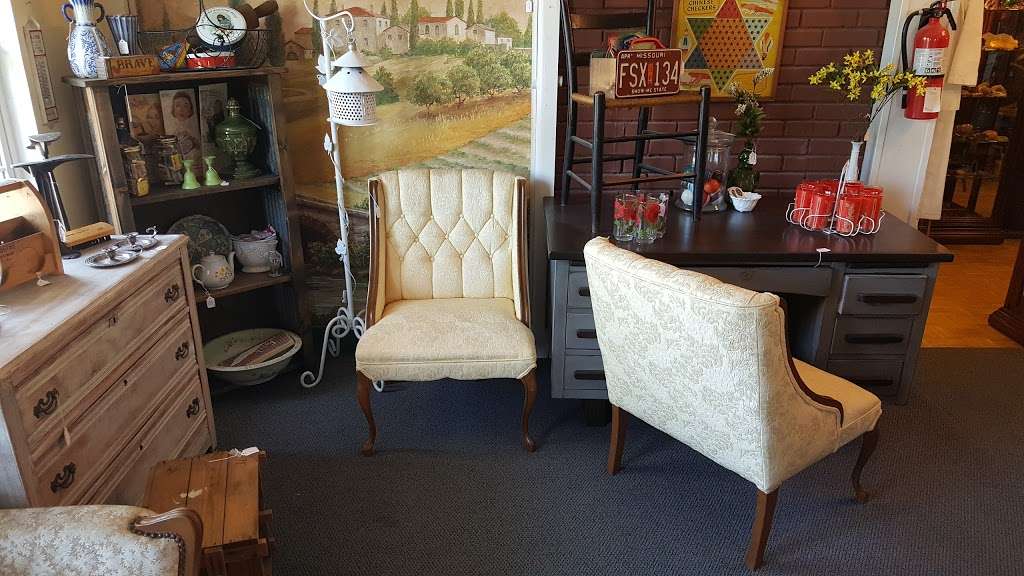 Big Creek Antique Mall | 509 W Main St, Greenwood, MO 64034, USA | Phone: (816) 623-5358