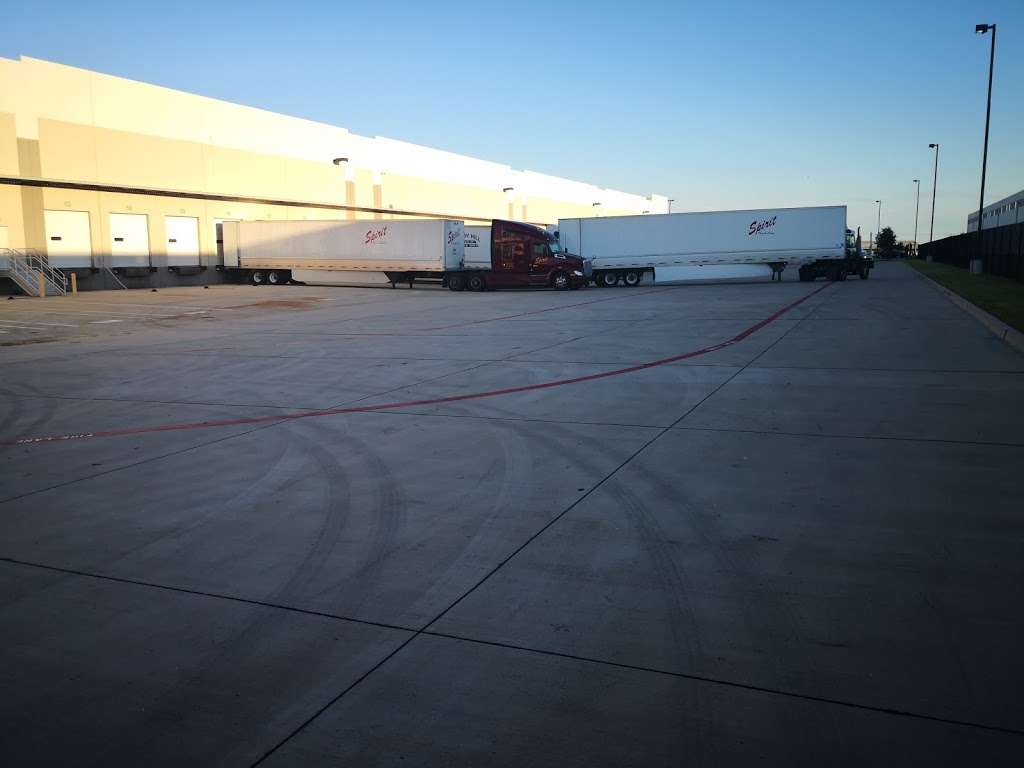 Roadrunner Freight | 210 W Trinity Blvd, Grand Prairie, TX 75050, USA | Phone: (972) 510-0200