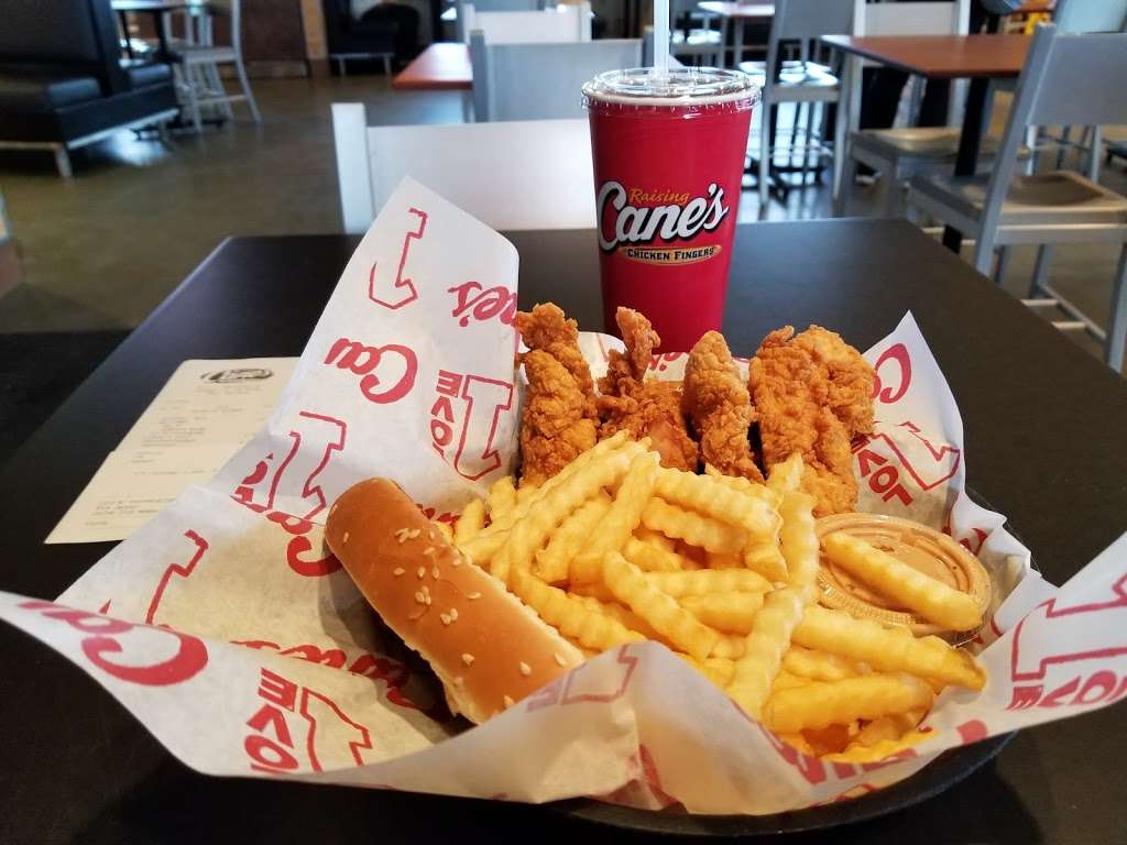 Raising Canes Chicken Fingers | 8771 N Ambassador Dr, Kansas City, MO 64154 | Phone: (816) 584-0502